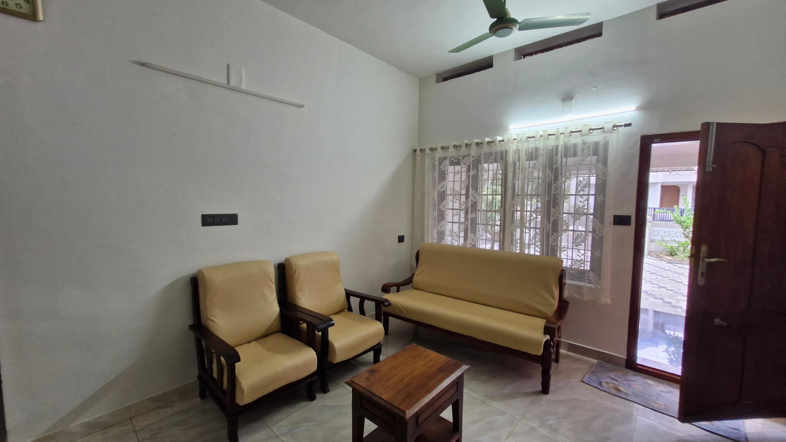 The Cobblestone Grove 3 BHK 2 AC Breakfast - Tap to explore photos