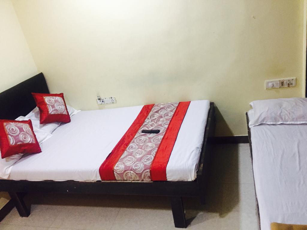 Hotel Paris - Tap to explore photos