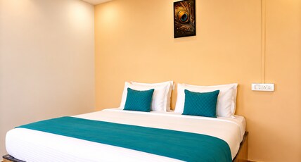 Royal Shourya's Resort Room Type - Deluxe Room with Pool View and Balcony