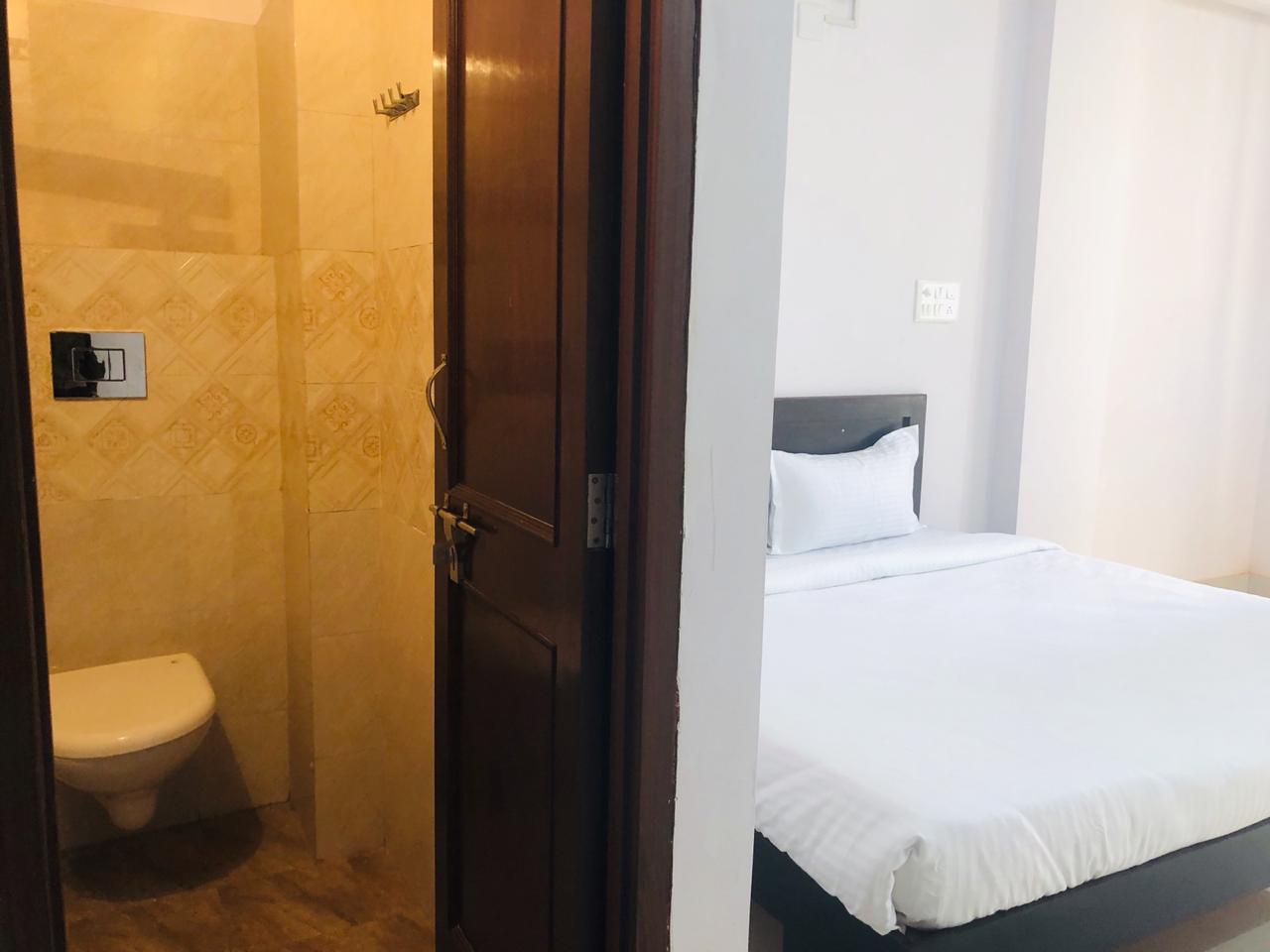 Mogli's Cafe & Hotel - Tap to explore photos