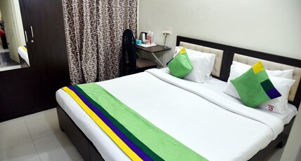 Elite 4 Stays Koramangala Room Type - Deluxe Room with balcony