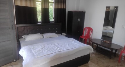 Hillock Guest House Room Type - Standard Room (Back side Balcony)