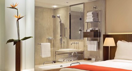 Trident Bandra Kurla Room Type - Deluxe Room with Bathtub, Twin Beds