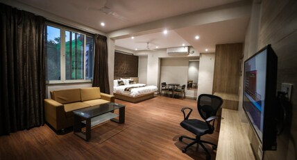 Hotel Crown Imperial Room Type - Suite Room with Bathtub