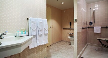 Hilton Chicago/Oak Brook Suites Room Type - 2QUEEN 2 RM STE ACC 3X3SHW