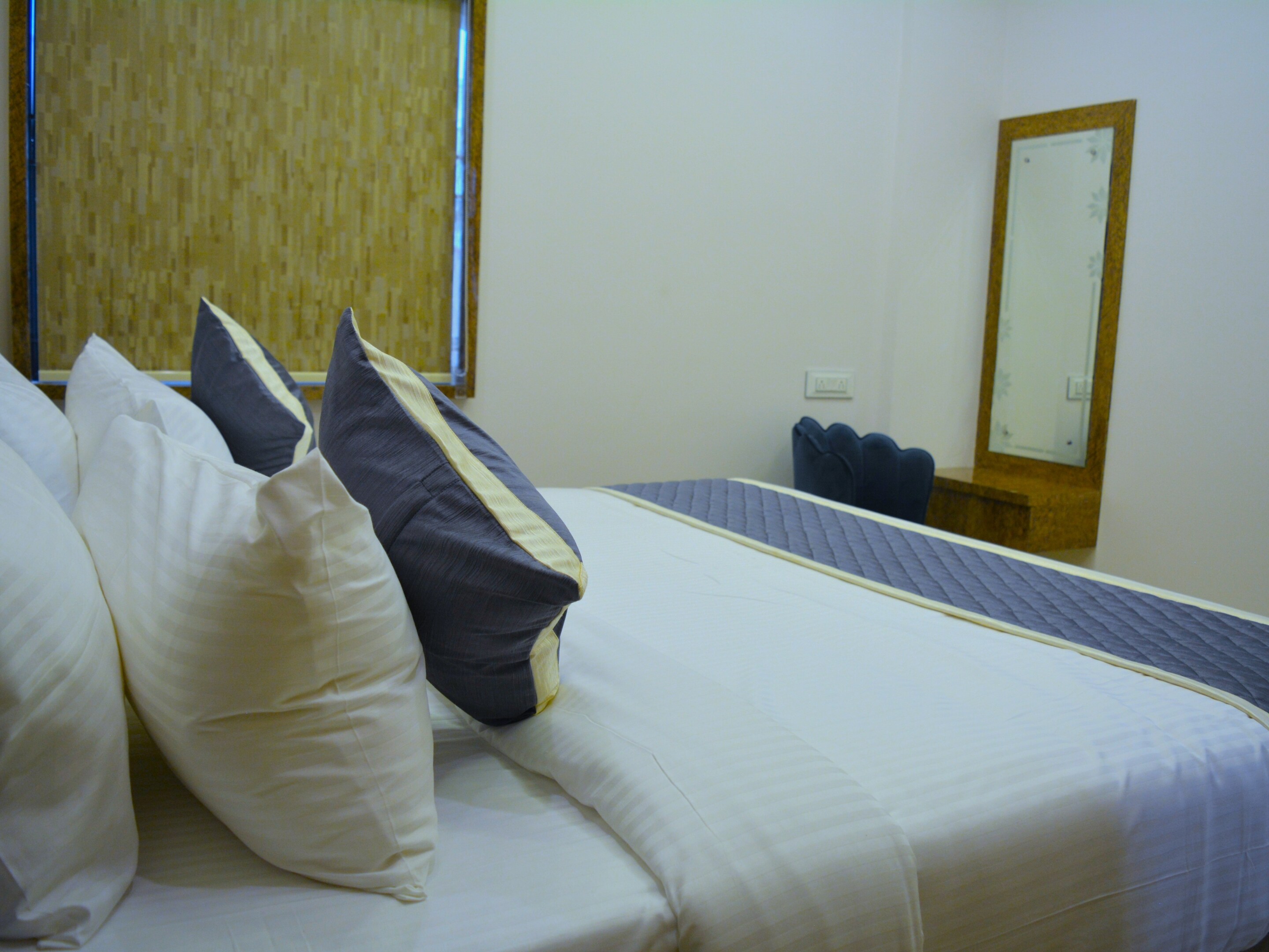City Serviced Apartments - Tap to explore photos