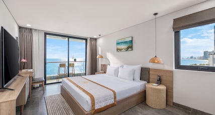 Nguyen Gia Hotel Room Type - Premier King Room with Balcony and Ocean View Nguyen Gia Hotel Room Type - Premier King Room with Balcony and Ocean View