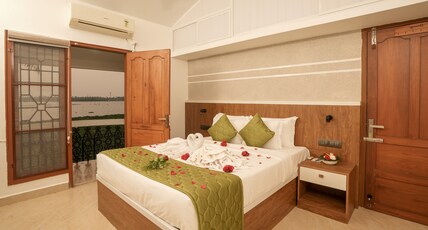 The Lawrences Aqua Stay Room Type - Deluxe Lake Facing Suite with Private Balcony