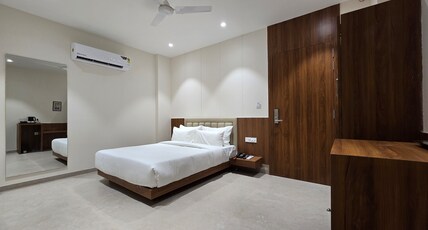 Shyam Stays Inn Room Type - Deluxe Room