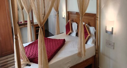 Ezhil Royal Stay Room Type - King Room with Mountain View