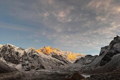 Wake In Himalayas | Rooms & Hostel