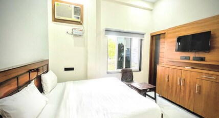 AG Saryu Stay | The Premium Stay Room Type - Deluxe Double Room 1