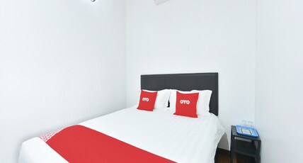 Hotel O Madeena Inn Room Type - Deluxe Queen