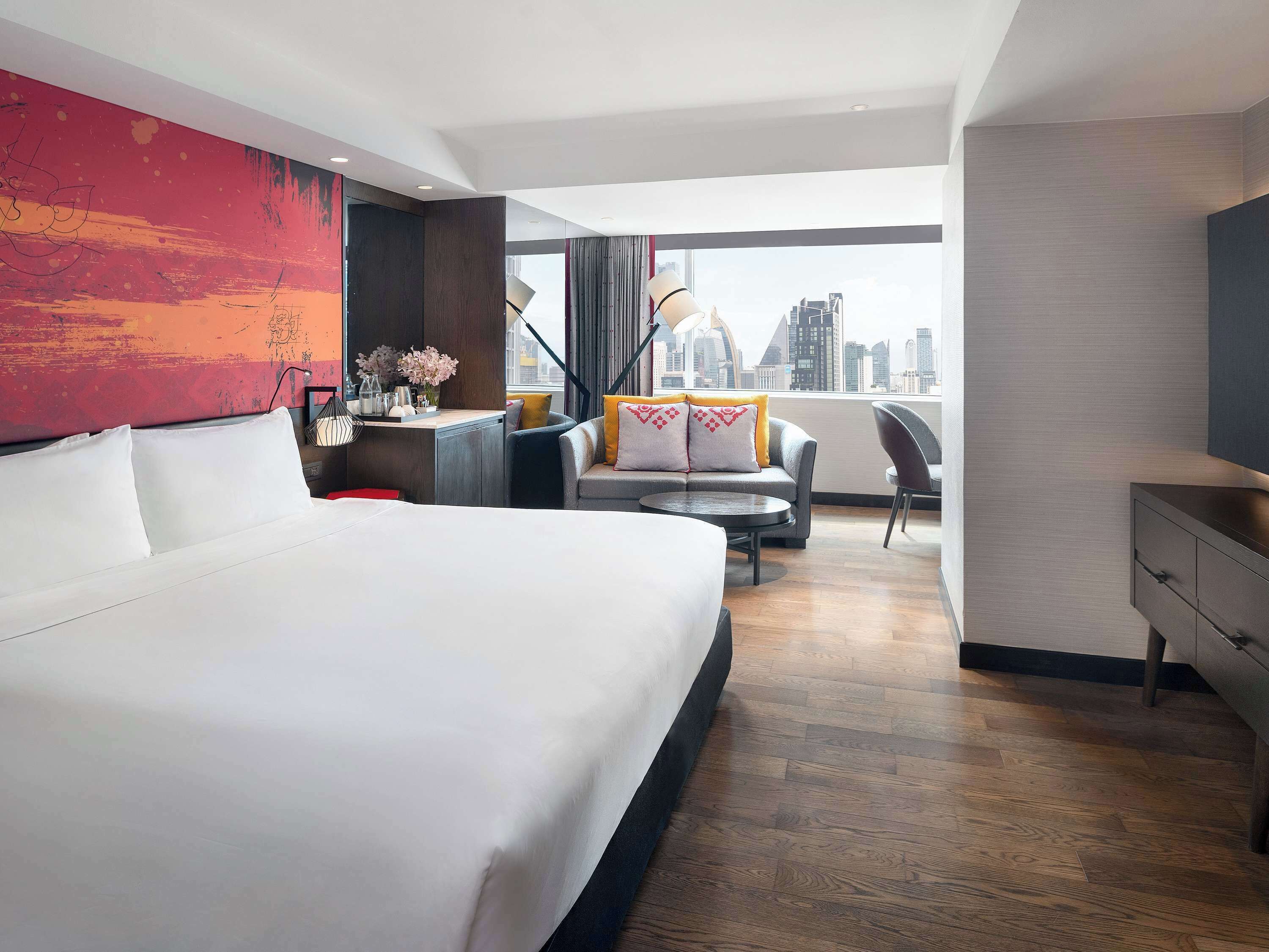 Mercure Bangkok Sukhumvit 11 - Tap to explore photos