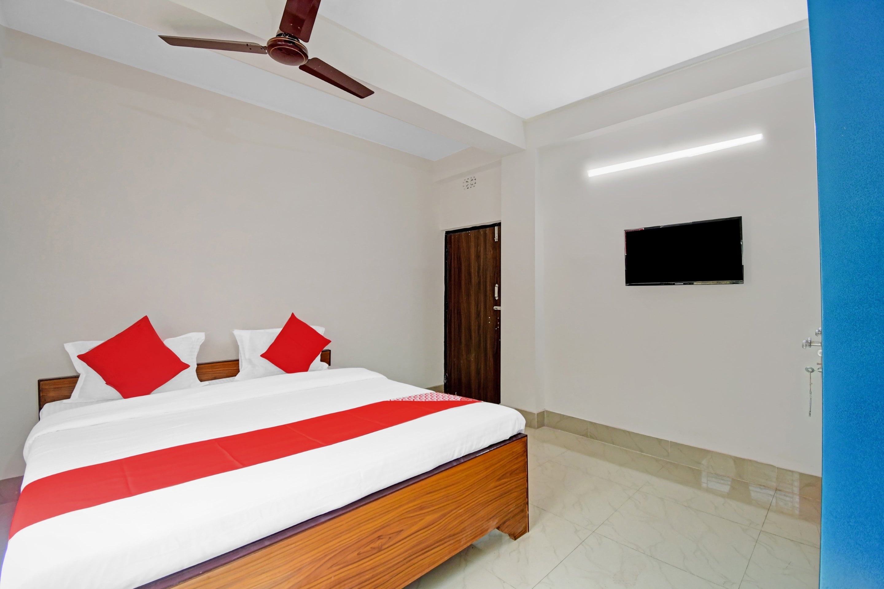 Super Hotel O Grand Eden - Tap to explore photos