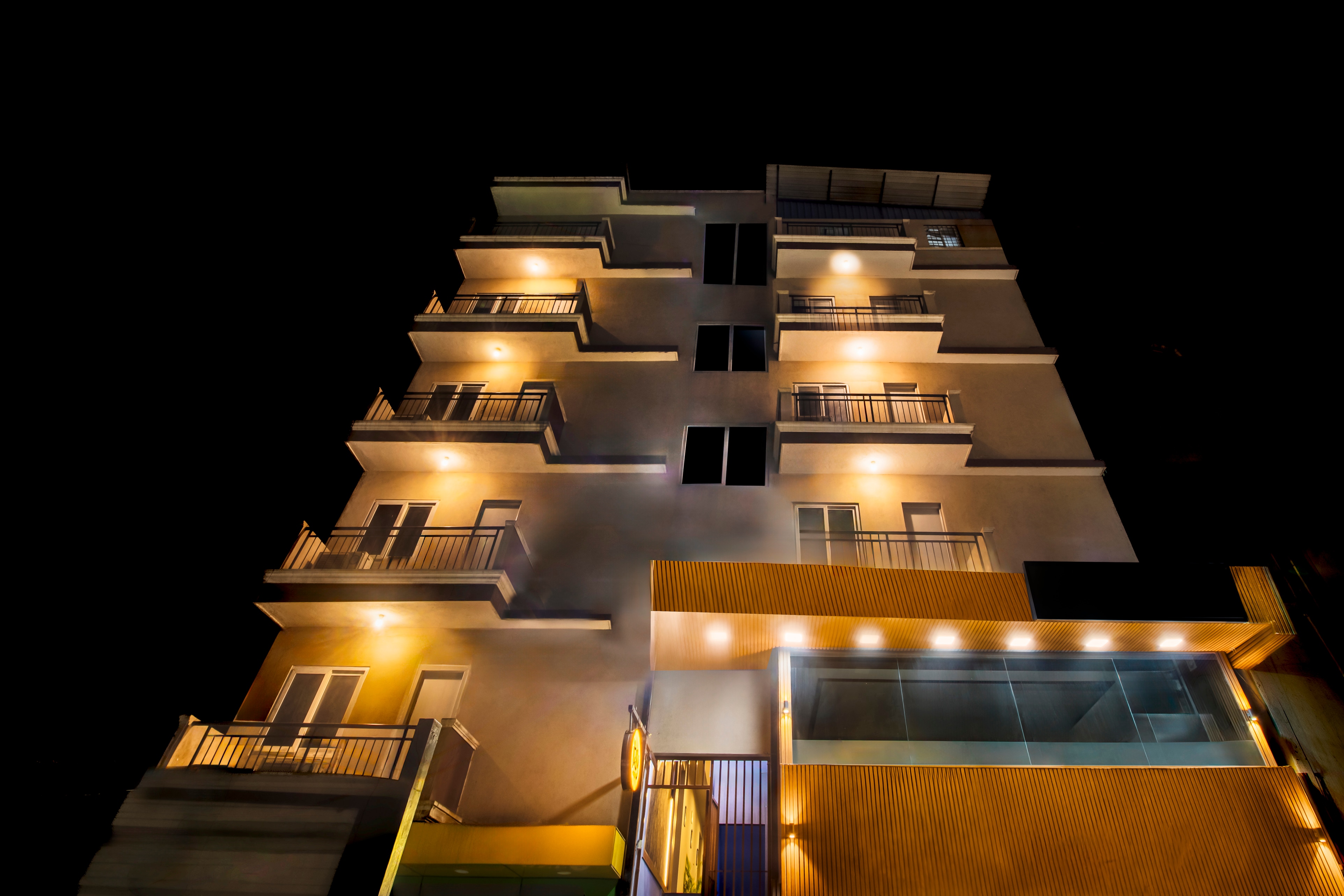 Itsy Hotels Emirates Suites - Near RMZ EcoWorld, Bellandur - Tap to explore photos