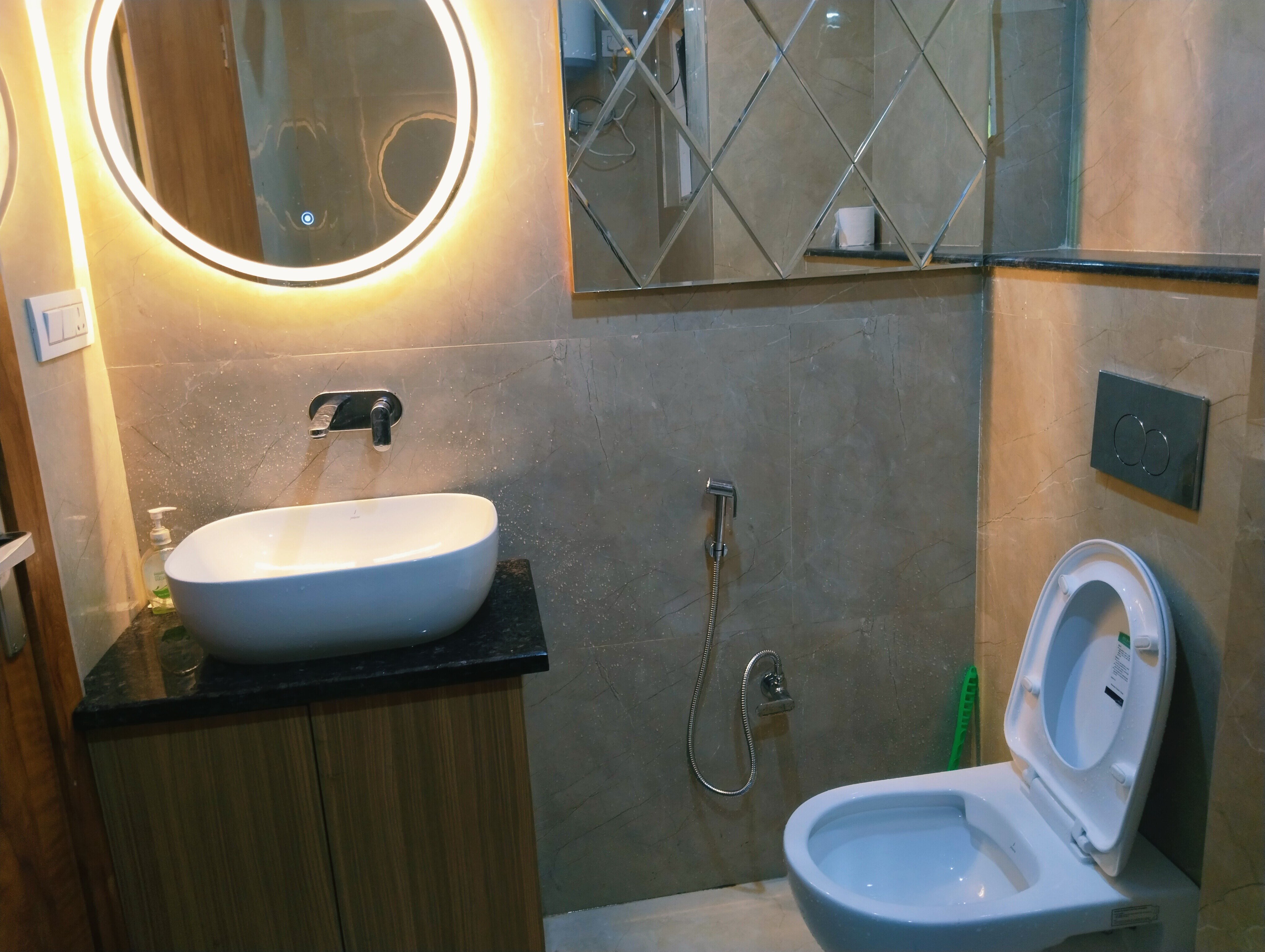 Deluxe room in Vrindavan - Tap to explore photos