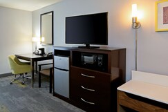 Hampton Inn & Suites Bakersfield/Hwy 58, CA