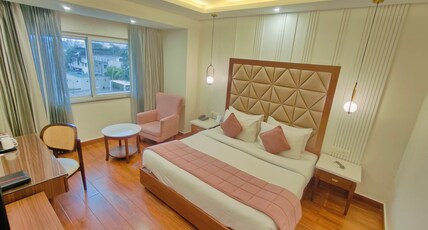 Hotel MJ Grand Inn Room Type - Suite Room with Working Desk
