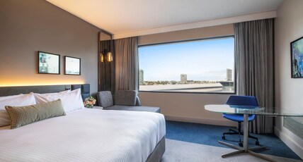 Crowne Plaza Melbourne Room Type - 1 King Standard River View High Floor Crowne Plaza Melbourne Room Type - 1 King Standard River View High Floor