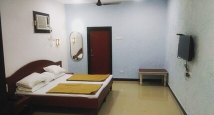 Hotel Paramount Room Type - FAMILY DELUXE AC (3 BED)