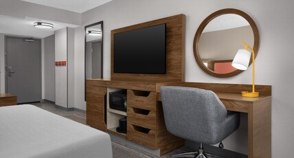 Hampton Inn & Suites Denver - Cherry Creek Room Type - 1 KG MOB ACC ROLLIN SHOWER