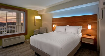 Holiday Inn Express Pigeon Forge  Room Type - 2 Qn Beds Standard Comm Mobil Access Tub