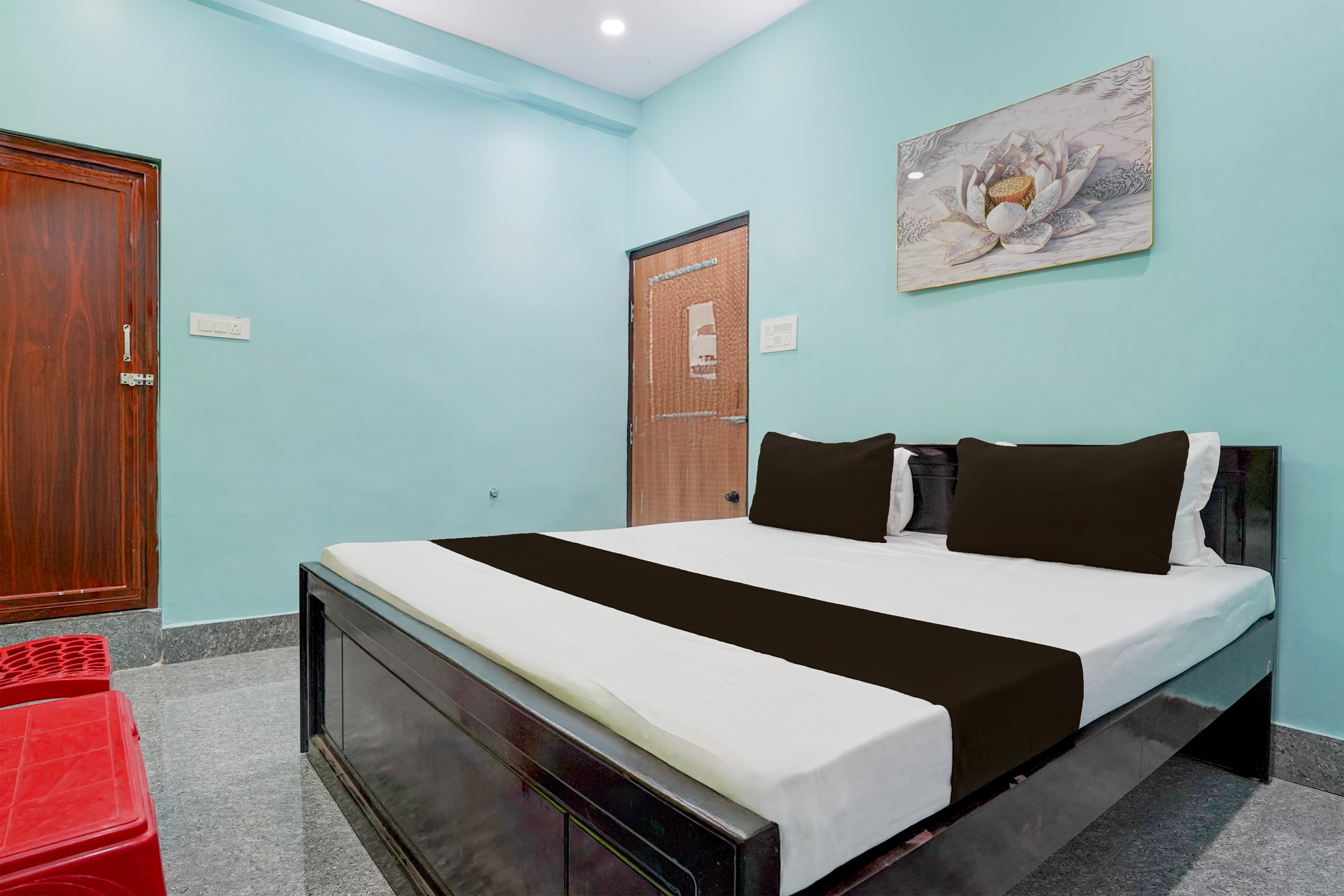 Hotel O Royal Guest House - Tap to explore photos
