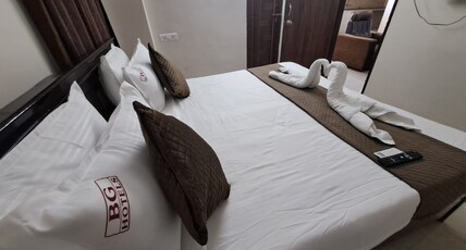 HOTEL GOVERDHAN Room Type - Deluxe Room AC - Garden View - Cookie platter HOTEL GOVERDHAN Room Type - Deluxe Room AC - Garden View - Cookie platter