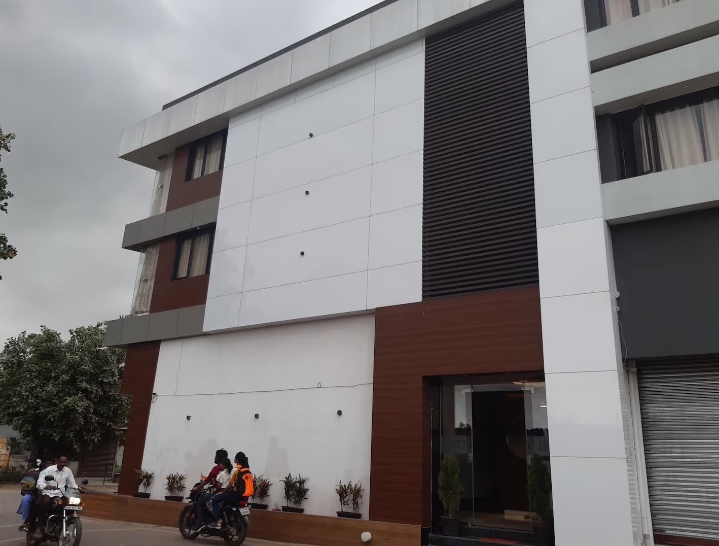 Hotel Vitthal Palace - Tap to explore photos