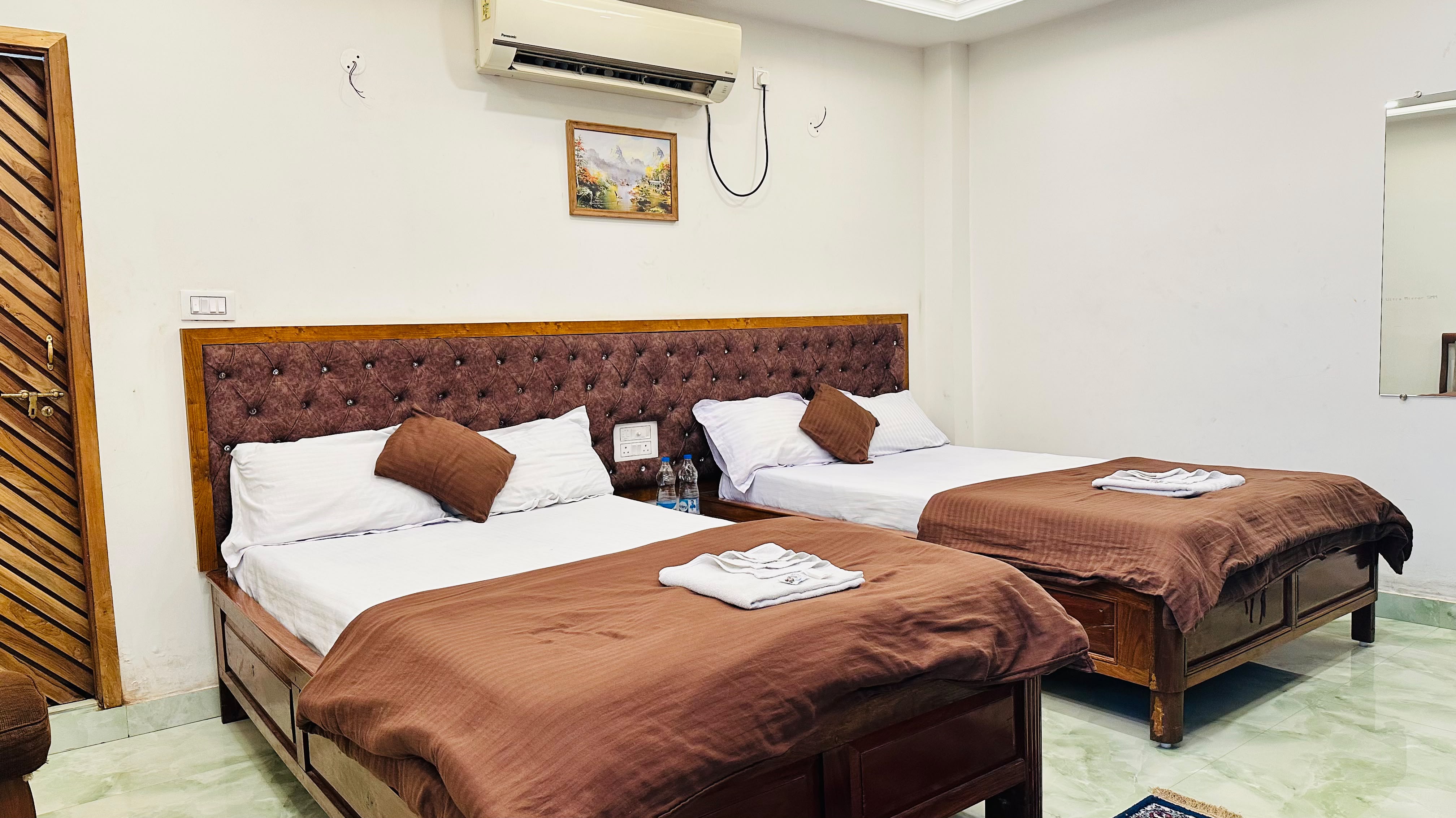 Hotel Basera Inn - Tap to explore photos