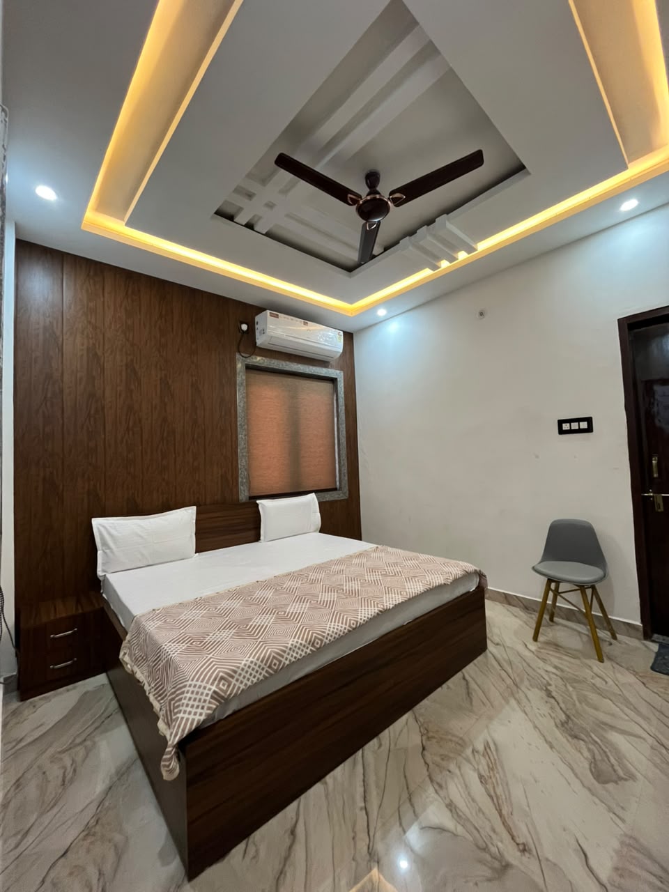 Shri Ladli Stays Inn - Tap to explore photos