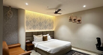 Hotel The Crown Town Room Type - Premium Room Hotel The Crown Town Room Type - Premium Room