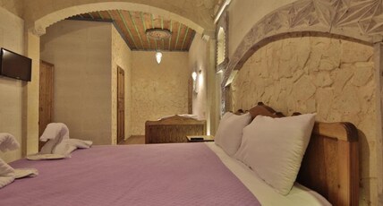 Relic House Hotel Room Type - Deluxe Triple Room with Balcony Relic House Hotel Room Type - Deluxe Triple Room with Balcony