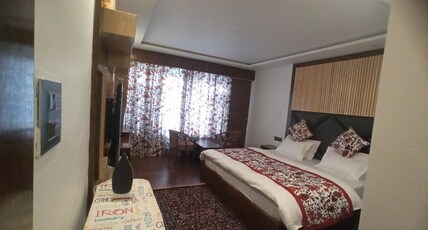 Lidder Palace - River Facing Room Type - River View Deluxe Room with free wifi