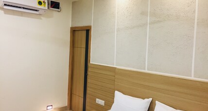 Siddharth BNB | Near Golden Temple Amritsar Room Type - King Space with City View(2nd Floor without lift)