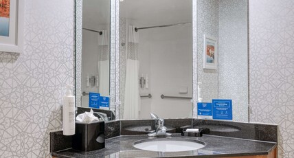 Hampton Inn by Hilton Baltimore/White Marsh Room Type - 1 DBL ACC W ROLLIN SHWR NS