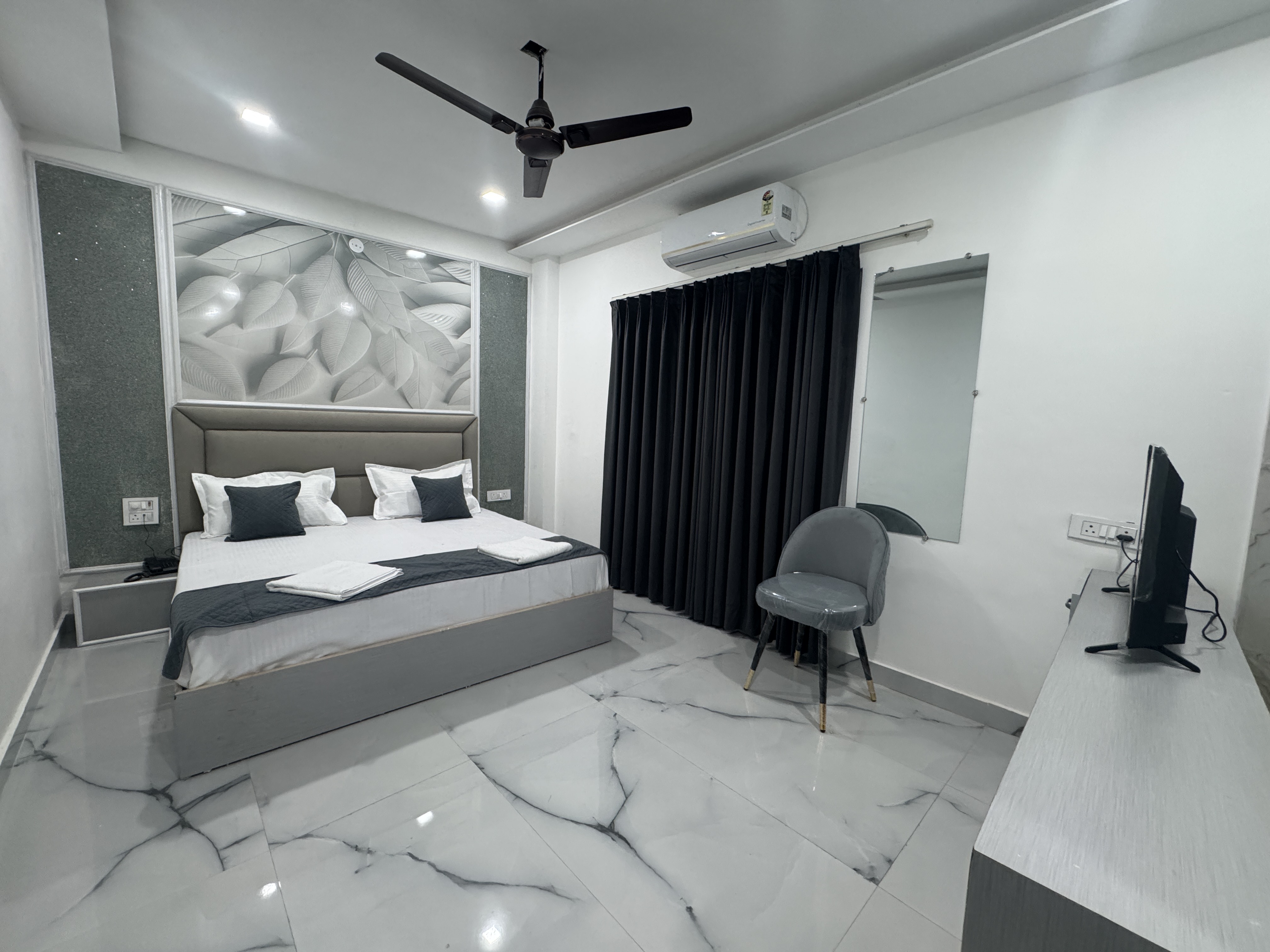 Hotel Urban Hive By T And M Hotels - Tap to explore photos