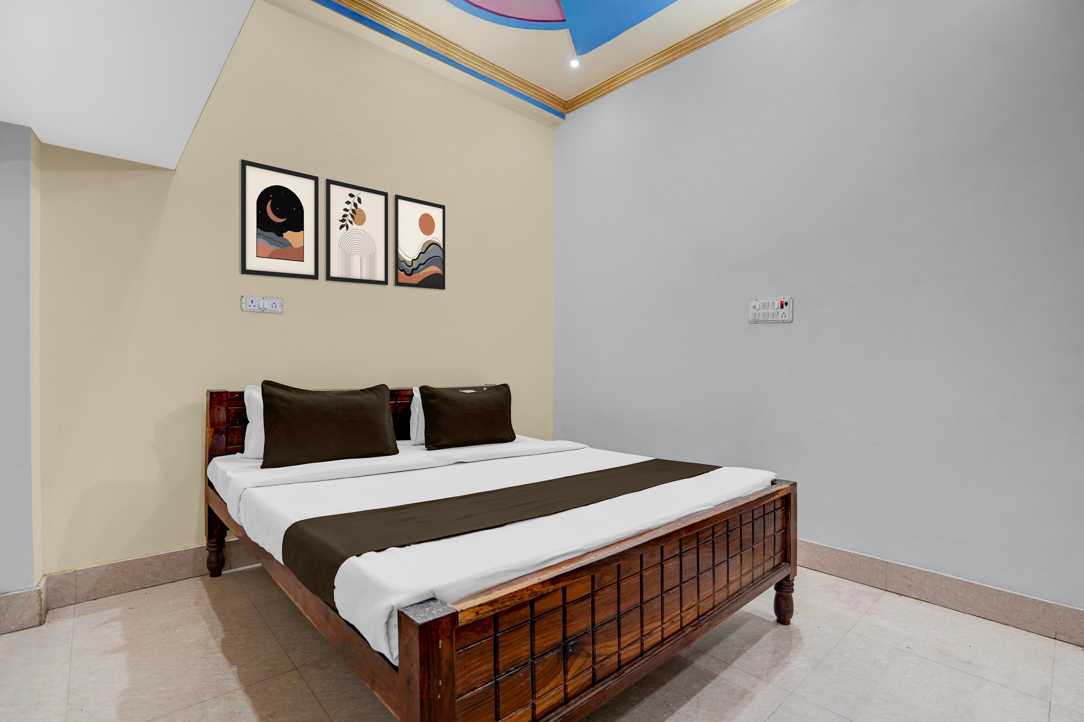 Hotel O LAXMI PALACE HOTEL MINTA & BANQUET HALL - Tap to explore photos