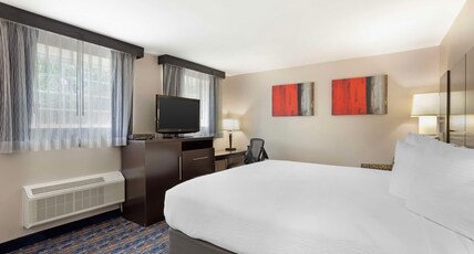 Best Western Plus Fairfield Hotel Room Type - 1 King Bed, Non-Smoking, High Speed Internet Access, Refrigerator, Coffee Maker, Hairdryer, Full Bre