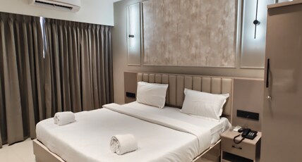 Hotel Gokul Inn & Banquet Room Type - Deluxe Room