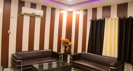 Hotel Shree Hari Room Type - AC Queen Suite with Living Room