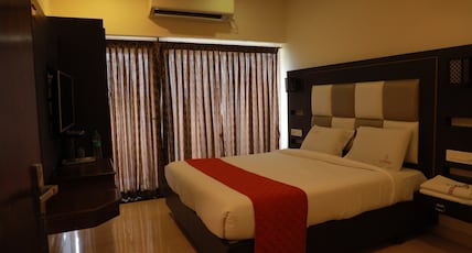 Hotel Maadhini Room Type - Standard AC Double Room Hotel Maadhini Room Type - Standard AC Double Room