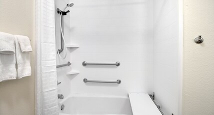 Candlewood Suites Waco, an IHG Hotel Room Type - 1 King Bed One Bdrm Ste Mob Access Tub