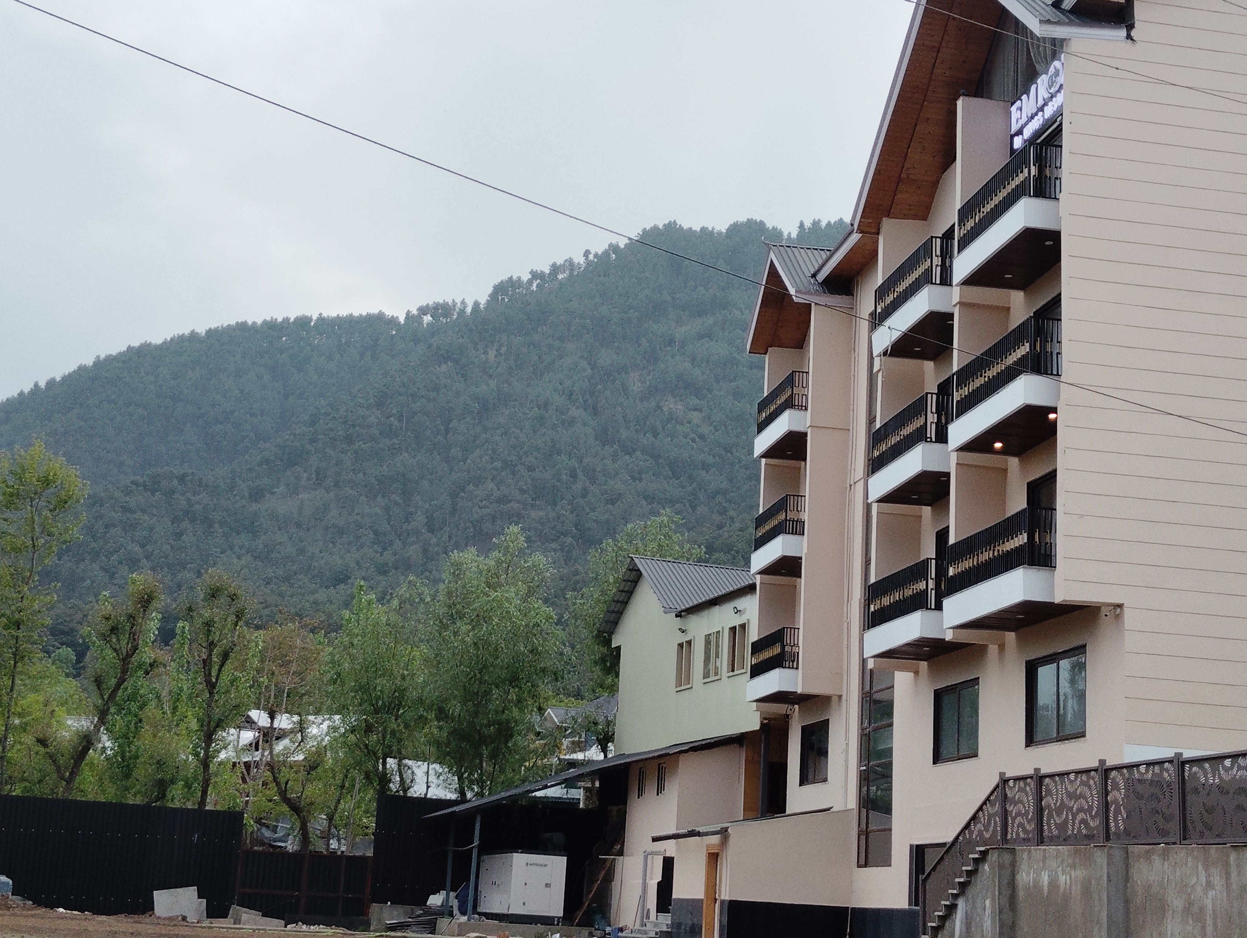 EMROZ KINGS RESORT - Tap to explore photos