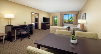 Holiday Inn Phoenix/Chandler Room Type - 1 King Bed One Bedroom Suite