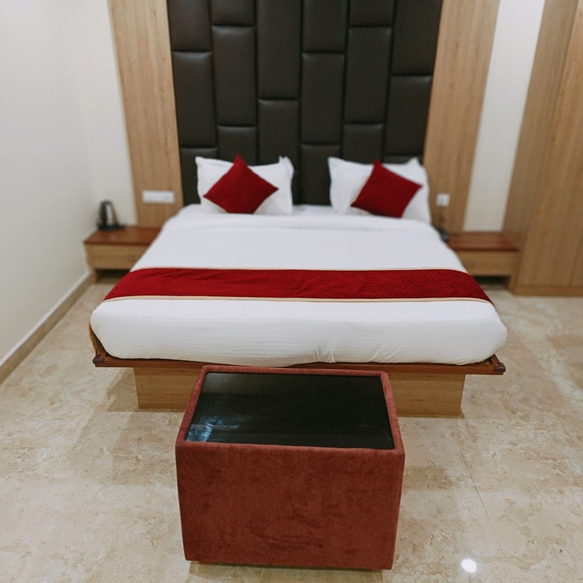 Shree Aruna Executive Inn - Tap to explore photos