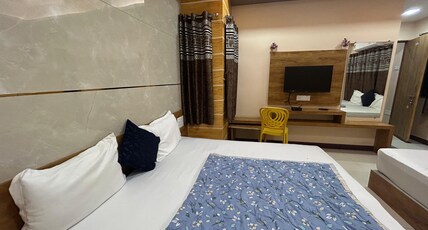 Hotel Vandana Dwarka Room Type - 4 Bedded AC Family Room (Price is for 4 Adults)