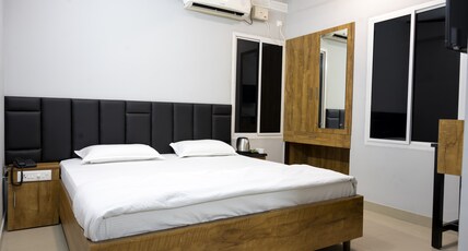 Kairali Grand Room Type - AC Double Room