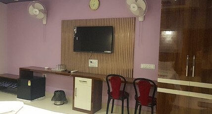 Hotel Hangout Room Type - Tripple Bed Deluxe
